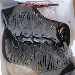 Black Aldo stiletto size 8.5